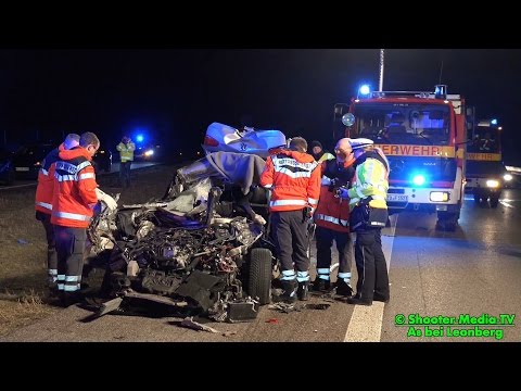 + PKW KRACHT IN SATTELZUG + [Tödlicher Unfall auf A8] + Rettungsmaßnahmen sind vergebens - [E]
