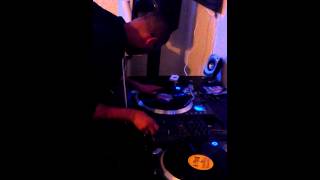 DJ Metro scratch session @ the Music Garage (Chicago)