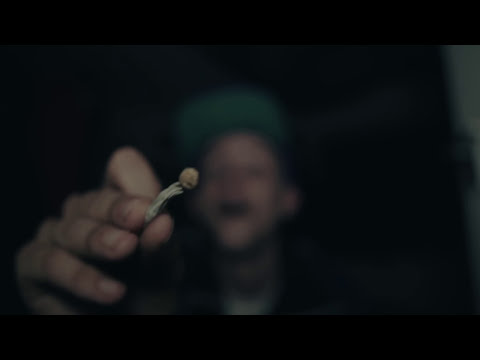 ToMMY DoCKeRZ x LeWi B - BuKKY BoTTL 2