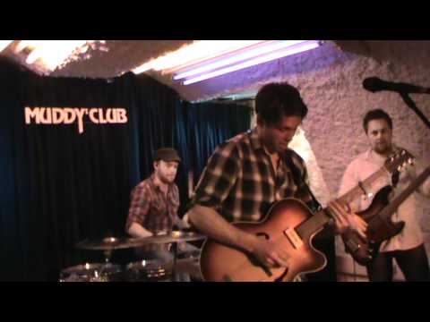 Aynsley Lister & Band - live in Muddys Club; check at 5min14sec !!!