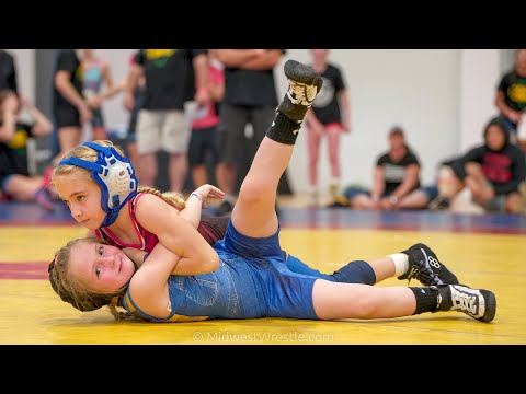 25 kg Girls Freestyle – MaciJane Frye {B} of Illinois Cornstars Blk vs Paisley Kirk {R} of WOW South