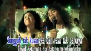 Download lagu Slank Feat Nirina - Pandangan Pertama (Original) mp3