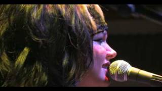 Amanda Overmyer Performance in The Shops at Mohegan Sun