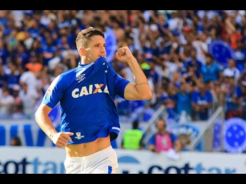 Vitória do Cruzeiro sobre o Galo tem primeiro gol de Thiago Neves e Fred expulso