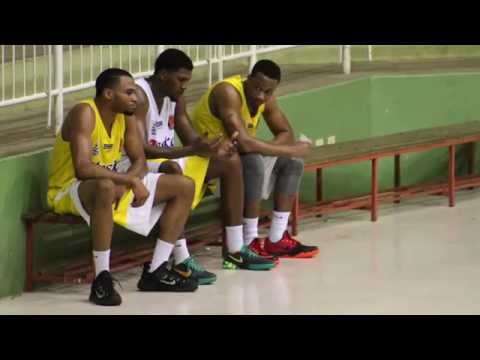 Bukaros vuelve a casa con tres americanos