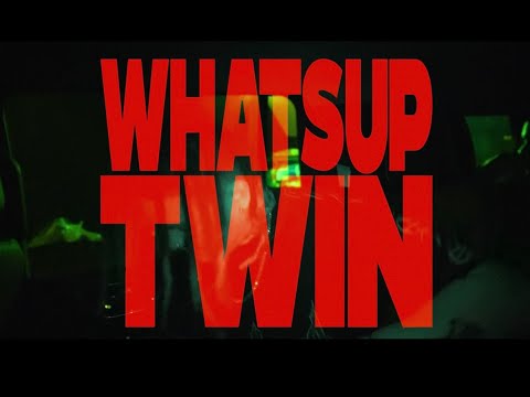 Vier - Whatz up twin [Official Video]