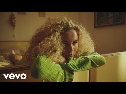 Emma Steinbakken - Not Gonna Cry (Official Video)