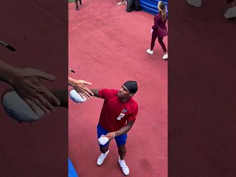 ⚽😱 Ball-ல Autograph வாங்கிய சாமர்த்தியமான பையன்!  #shorts #football #smartkid #autograph