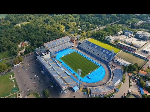 Skok padobranom na Maksimirski stadion za Dinamo | Promo video za nove dresove - Skydive Croatia