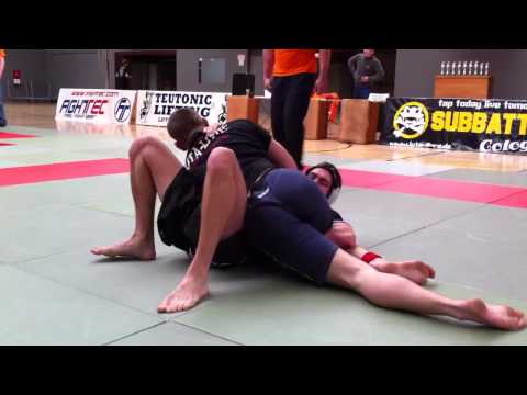 Lock and Choke - Stefan Larisch Choke out