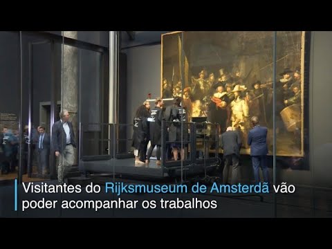 Assistindo à restauração | AFP