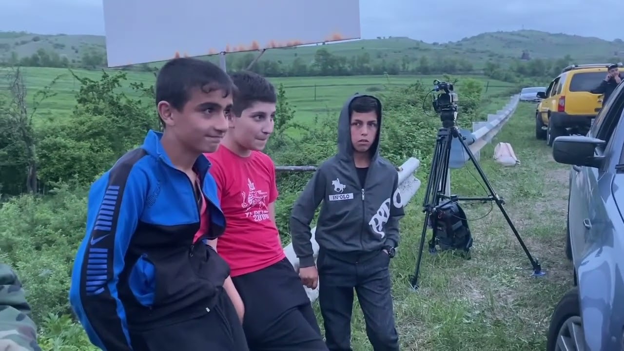 Այս պահին Կիրանցի ճանապարհ են իջել սարիգյուղցի երեխաներ