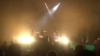 Chicks on Speed - We don&#39;t play guitars (feat. Peaches) Live @ Volksbühne Berlin 2018