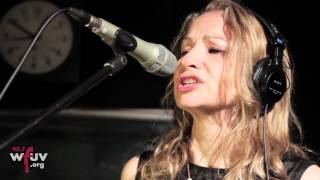 Joan Osborne - "Game of Love" (Live at WFUV)