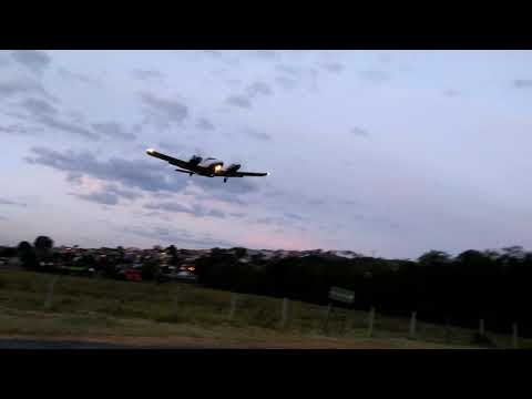 Pouso piper seneca V , aeroporto de Ouro Fino / MG