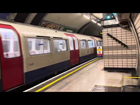 London Underground Bakerloo Line 1972 Stock departing Baker Street