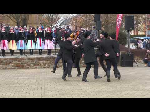 Fašank Strání 2025, festival masopustních tradic. Včelaran z Bílovic, fašankový mečový tanec