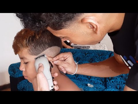 ACEVEDO BARBER EN ACCION 😎😎 !! CORTANDOLE EL PELO A MI HERMANITO  | AcevedoYT