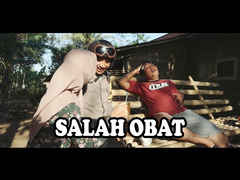 jangan-sampai-salah-minum-obat-pak-bhabin-polisi-motret