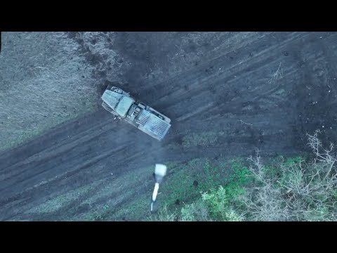 Drohne findet BM-21 Grad-System mit geladenen Raketen