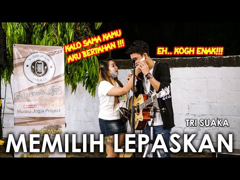 MEMILIH LEPASKAN - TRI SUAKA (LIVE) DI MENOEWA KOPI JOGJA