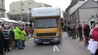 preview picture of video 'Olympic Torch Relay Penzance 2012'