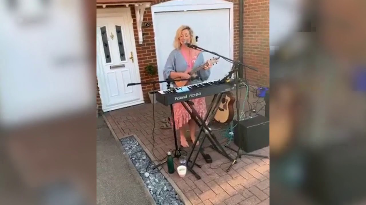 Video Florence Smith Singer / Guitarist / Pianist / Ukelele London