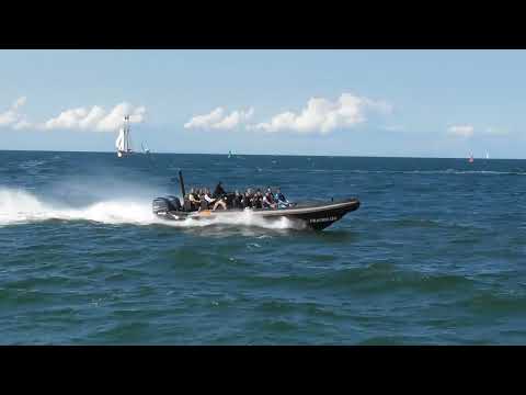 Mit 700 PS PowerSpeedboot über die Ostsee