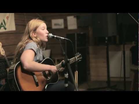 Elsa Sjögren  - "Tunnelbanevagn" @ Grenfield Festival° 2011