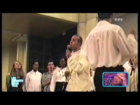 Eric judor chante du gospel ( eric et ramzy )