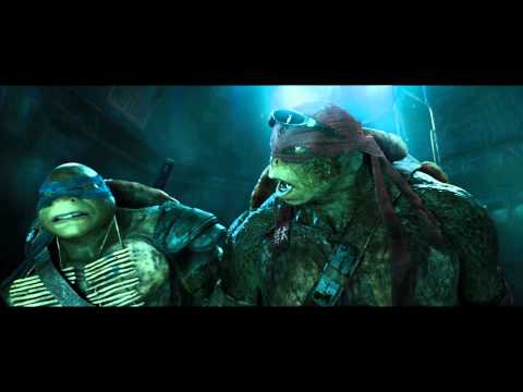 TEENAGE MUTANT NINJA TURTLES - Official Film Clip - "Sneaking In" - Int. English