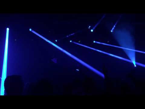 Hernan Cattaneo plays East Cafe - Trapped in 3D