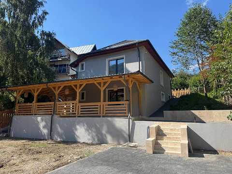 Casa de vanzare cu 2 apartamente in Azuga — Video