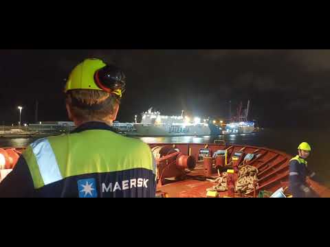 Maersk Newport berthing at Barcelona (mooring operation)