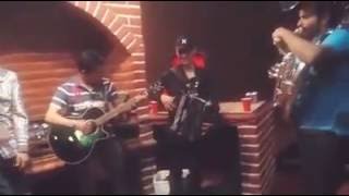 Las Diferencias - Ariel Camacho Y Los Plebes del Rancho (en vivo)