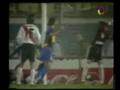 Gol de Walter Gaitán a River (Boca 1-River 1 16-09-2001)