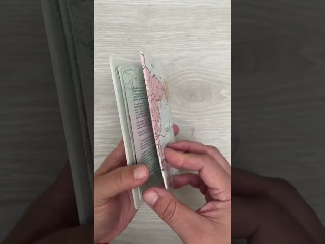 Vídeo relacionado con Porta Pasaporte Transparente | Estuche de Protección Practico para Pasaportes | Funda para Pasaporte de Viaje - Plastico reciclable - Ideal para Hombres y Mujeres Viajeros, fabricacion francesa x2