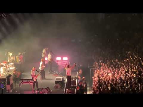 Kraftklub feat. Dilla - Kein Gott,  kein Staat, nur Du @ Wiener Stadthalle, 19.11.2022