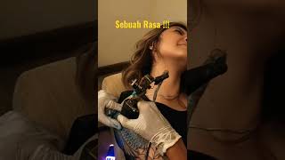 Download lagu Proses Pembuatan Tato pada Wanita Cantik #shorts#tatoaestetik mp3