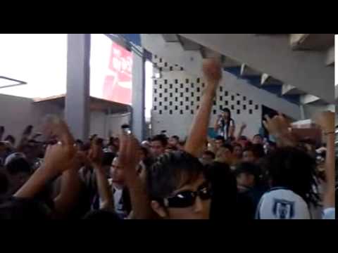 "No son la U de nuevo leon" Barra: La Adicción • Club: Monterrey