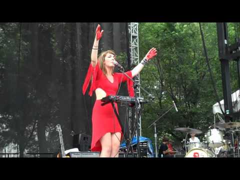 Julia Easterlin at Lollapalooza 2011, Eyes on the Prize