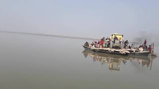 preview picture of video 'बिहार में अभी भी टूटी फूटी नाव की हीं सफर'