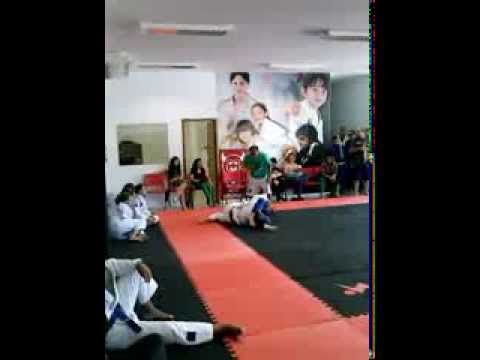 Silvana Costa - Evolução Jiu jitsu vs  Matilde  - Team Nogueira Maringá 2013