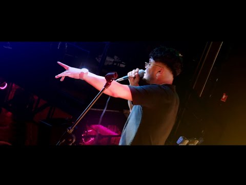 Akai Rojas feat. Dave Aguilar - Detrás De Tu Piel (Videoclip Oficial)