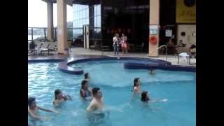 preview picture of video 'Hidroginástica temática no Hotel Jurerê Beach Village'