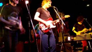 Matt Murphy plays "10 lbs" with The Bicycles.MOV