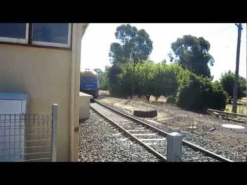 Countrylink XPT passes through Violet Town