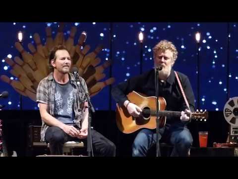 EDDIE VEDDER & GLEN HANSARD : "Falling Slowly" : Ohana Festival Day 2 (Sept 9, 2017)