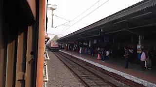 preview picture of video 'Parasuram Express arriving in Vadakara'