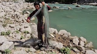 Download lagu Leila is fishing and catches a very big fish. Leila is excited because of all these fish. mp3